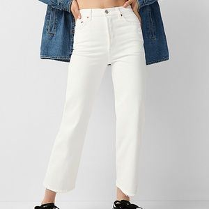 Levi’s ribcage straight leg cropped in white size 28